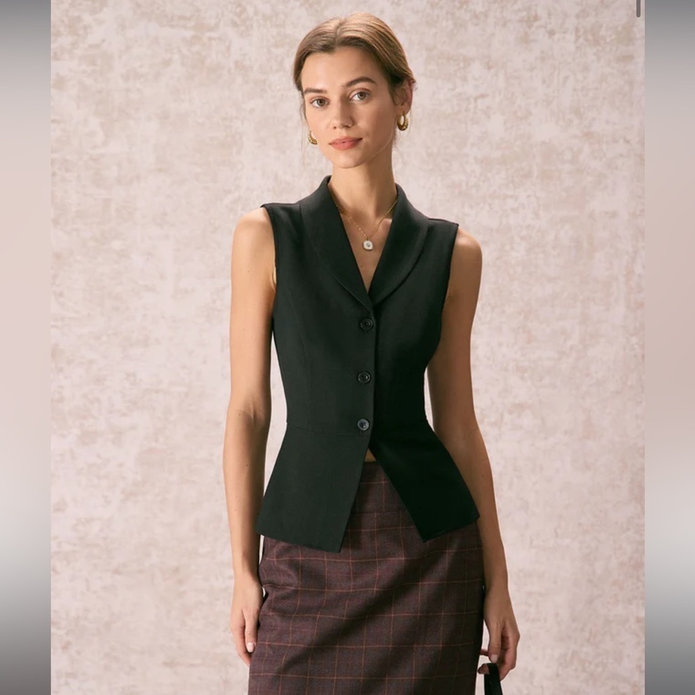 Black Lapel Sleeveless Button Up Vest